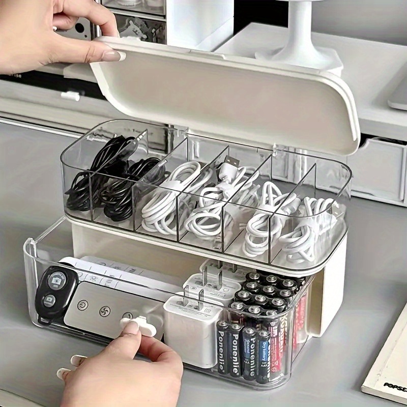 Desk Cable Organizer - กล่องจัดระเบียบสายเคเบิลแบบโปร่งใสสองชั้นสำหรับโต๊ะทำงาน พร้อมช่องปรับระดับได้ สำหรับจัดเก็บสายชาร์จและสายไฟในบ้านหรือสำนักงาน